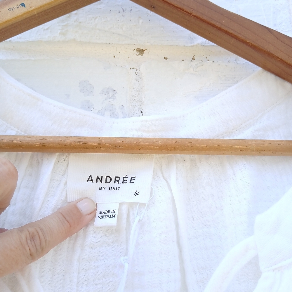 Andree By Unit White Flutter Sleeve Top 1X - image 3